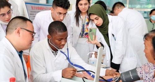 国际学生医学人文教育实践基地.jpg 国际学生医学人文教育实践基地.jpg